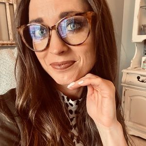 Meet your Posher, Courtnee